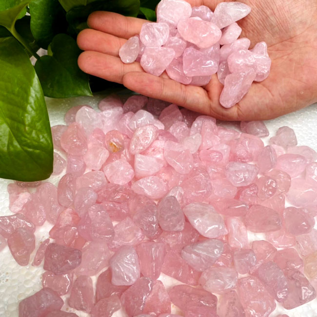 Đá thạch anh hồng thu hút tình yêu