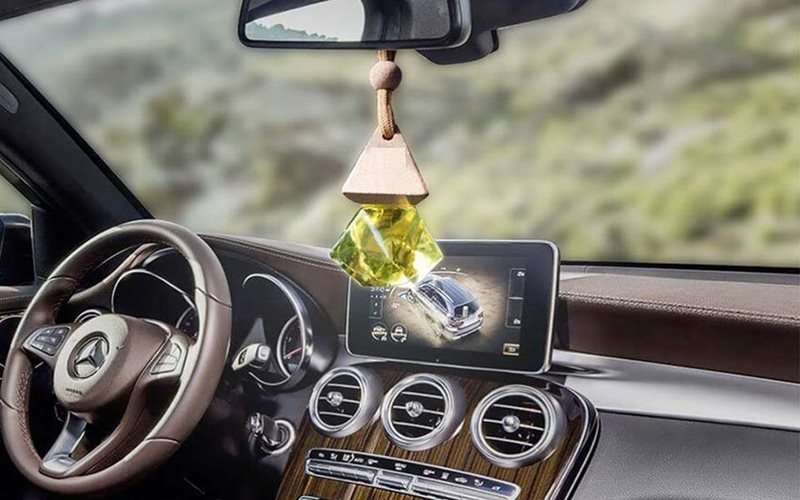 Tinh dầu treo xe khiến cho bạn có tâm trạng tốt