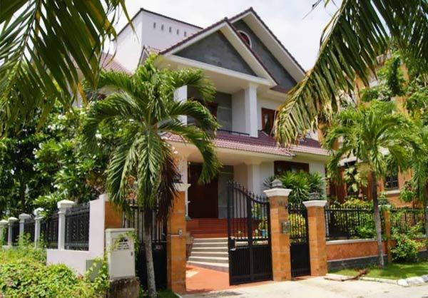 Nên trồng một số cây phong thủy trước cửa nhà