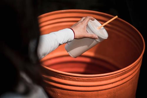 Tài lộc của chúng ta có thể bị ảnh hưởng bởi thùng rác