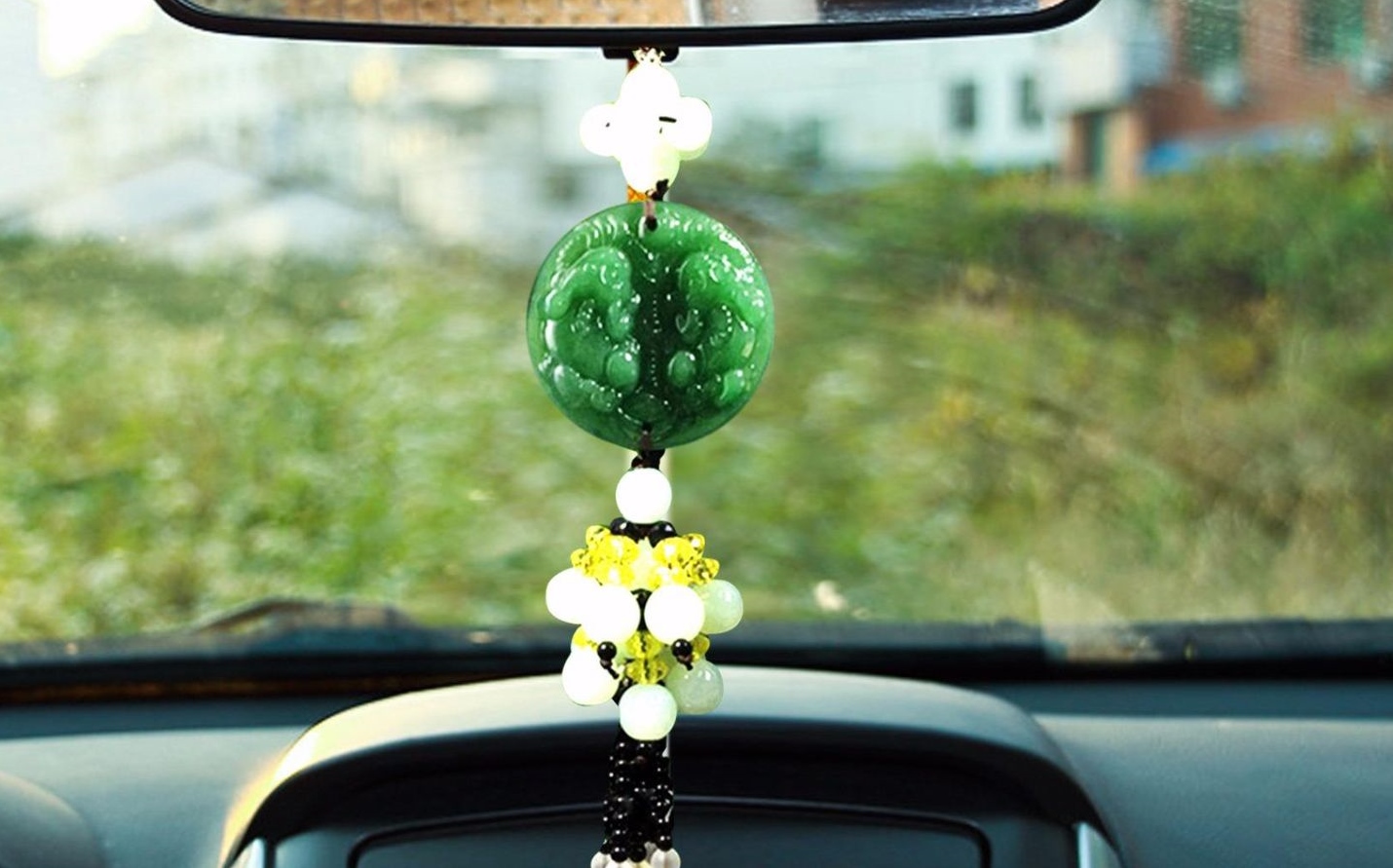 Vật phẩm phong thủy trang trí xe hơi