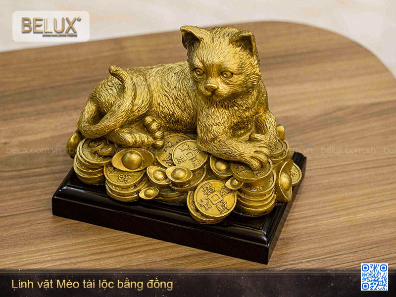 Tượng mèo thích hợp nhất là bài trí ở các hướng Đông hoặc Đông Nam