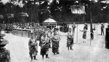 Nhung-le-hoi-dau-xuan-doc-dao-cua-trieu-dinh-phong-kien-671