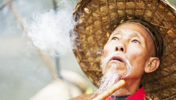 Phuc-khi-va-van-menh-cua-mot-nguoi-an-tang-trong-giong-noi-8036