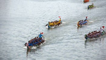Tuc-cheo-thuyen-tren-song-Da-dem-ba-muoi-Tet-461