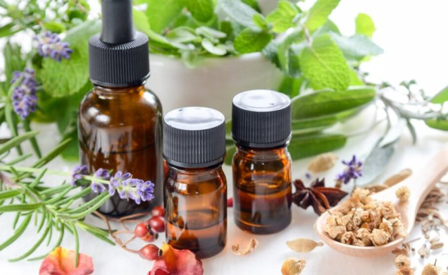 Tinh dầu trong phong thủy: Khơi thông năng lượng, thu hút may mắn và tài lộc cho gia đình