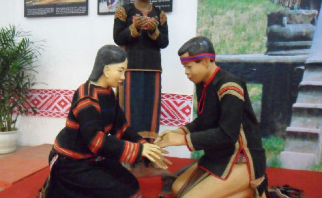 Chiếc vòng cầu hôn